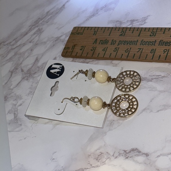 Shopko AJ Earrings NWT GOLD & Cream Dangle - Picture 2 of 4